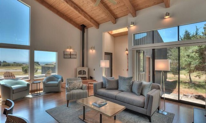 Sea Ranch House | Sophisticated Beach House near Walk On Beach
