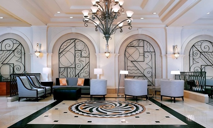Park Shore House | Sophisticated Suite with Shuttle to Clam Pass Beach | Outdoor Pool