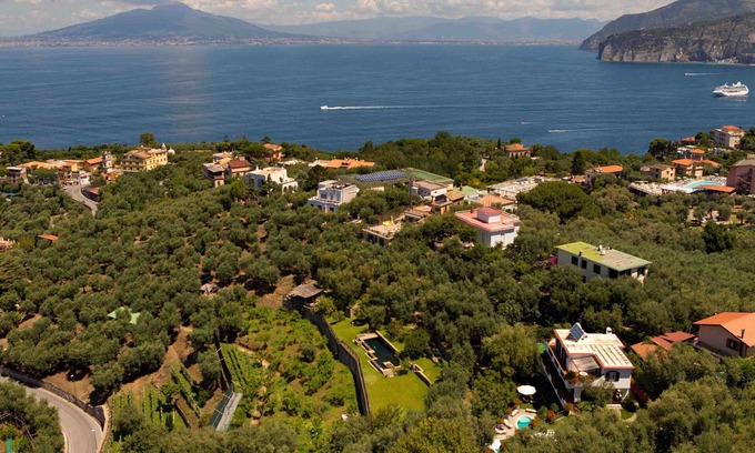 Sorrento Apartment | Sorrento houses with terrace, pool, garden, sea view, wifi