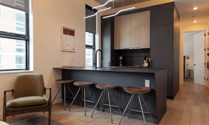 Logan Square Apartment | Sosuite | 1BR Apt w Roof Deck, Gym, Laundry