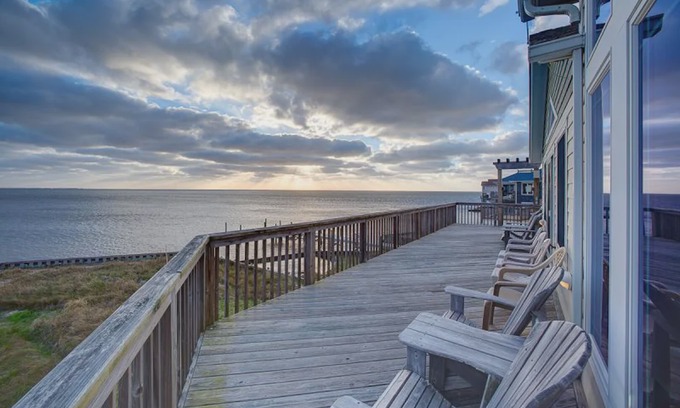 Brigands' Bay House | Sound of Silence - Alluring 4 Bedroom SoundFront Home in Frisco