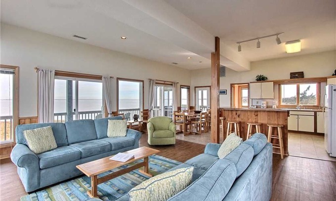 Brigands' Bay House | SOUNDFRONT in Frisco w/HotTub