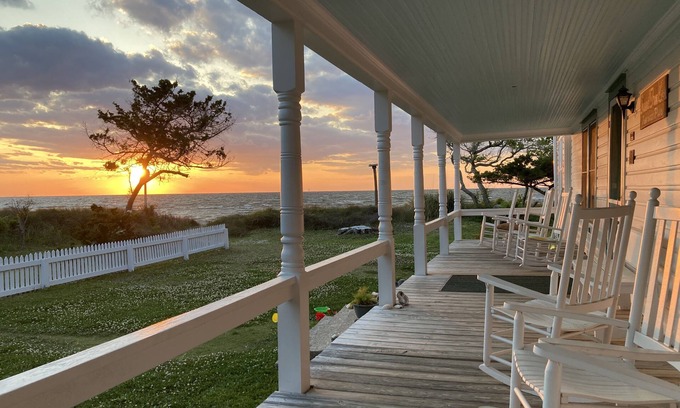 Ocracoke House | Soundfront Inn: Spacious historic home with beach on Pamlico Sound