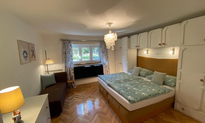 Heviz Apartment | Souterrain