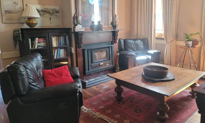 South Fremantle House | South Beach Heritage Home for up to 11 Guests