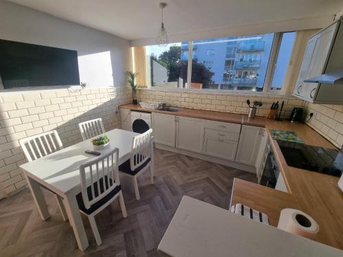 Shirley House | South Birmingham homestay - near HS2, Solihull, NEC & BHX