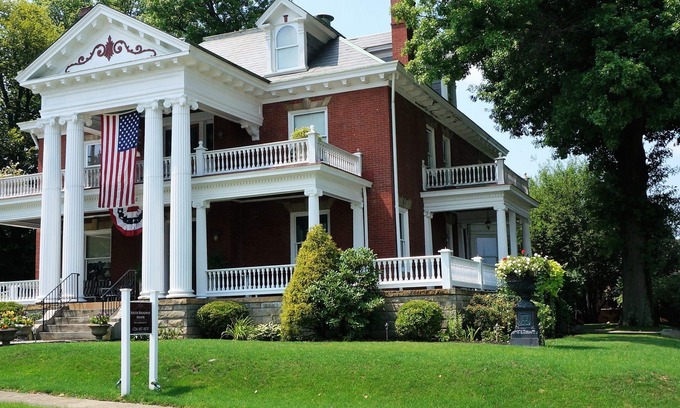 Scottdale Hotel | South Broadway Manor