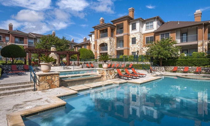 Sweetbriar Apartment | South Congress Austin Modern 2BR with Pool/Hot Tub, Convenient to Nightlife