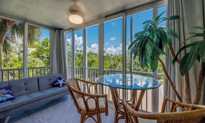 South Island Condo | South-end 2-bedroom FMB condo across the street from the beach