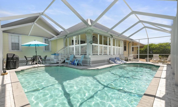 Marco Island House | South Exposure 5 min walk to Beach, JW Marriott, Heated Pool, Free Bikes, Pet OK