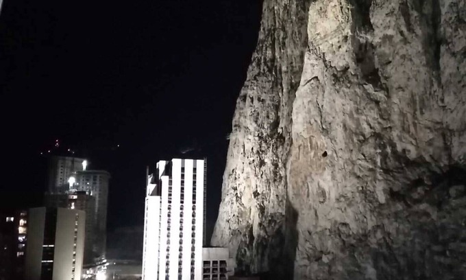 Gibraltar Apartment | South facing 11th Floor balcony 5min walk to beach