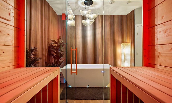 Galindo Condo | South Lamar Condo | Sauna, Cold Plunge, Pickleball