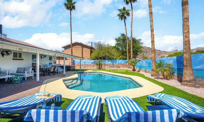 Desert Foothills Estates House | South Mountain FREE HEATED Pool & Hot Tub walk to trails & park. NEW