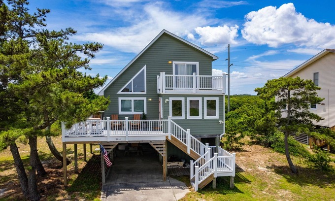 South Nags Head House | South Nags Head 3 Bed 2 Bath Home, Sleeps 8 only 4 Minutes to the beach!