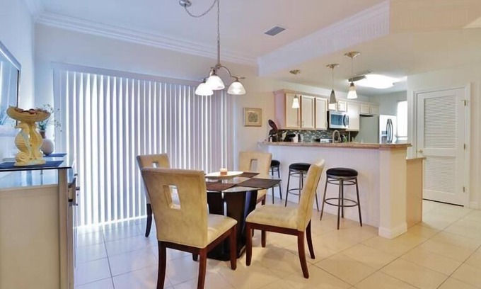 South Padre Island Apartment | South Padre Island Condo w/Pool Access & Balcony!
