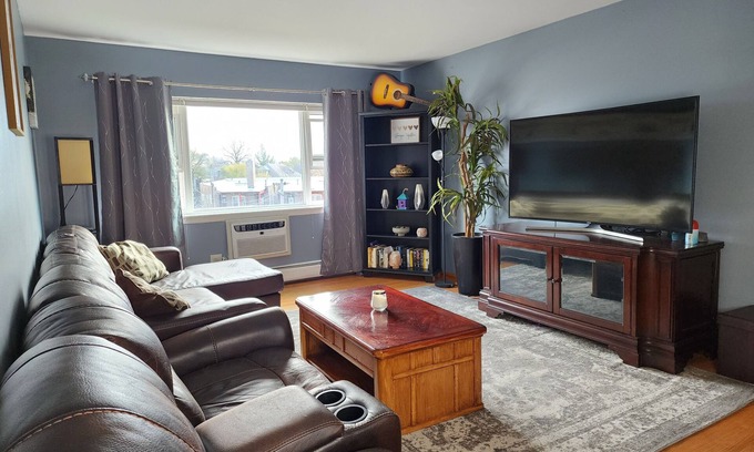 Chicago Condo | South Shore Chicago Condo-1 Block to Lake-WiFi-AC-Elevator-420 Friendly