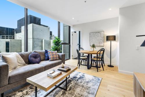 Southbank Apartment | Southbank Escape Stylish Apartment W Pool & Gym