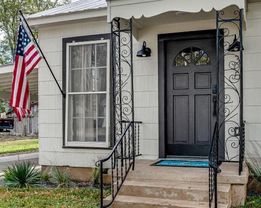 Fredericksburg House | Southern Charm - Near Main With Hot Tub
