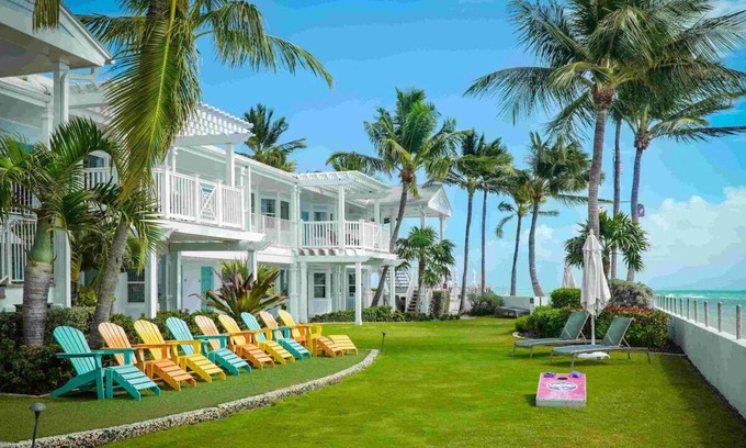 Uptown - Upper Duval Hotel | Southernmost Beach Resort, 2 Queen Rooms, Beach Access & 3 Onsite Pools