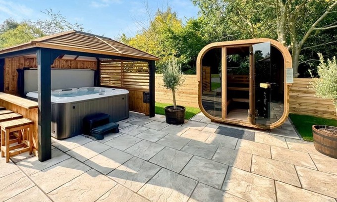 Raywell Ski Chalet | Spa Escape (Pet Garden)