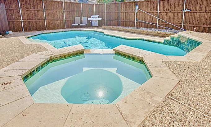 Frisco House | Spa & Pool + Stay in Harry Potter Theme Home
