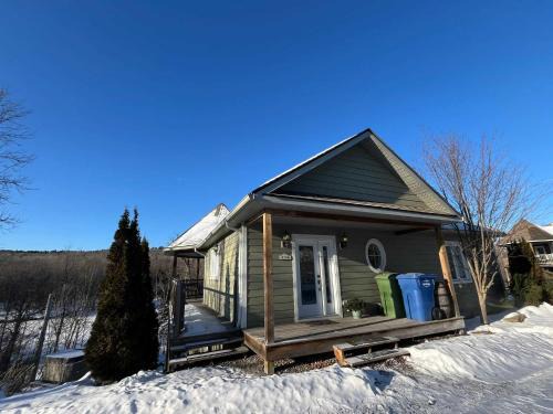 Prevost Ski Chalet | Spa & River - Berges de la Riviere-du-Nord 20