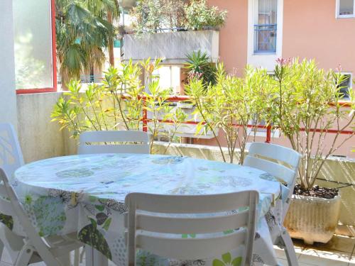 Saint-Raphael Apartment | Spacieux T2 avec grande terrasse à Saint-Raphaël, proche mer et gare, garage inclus - FR-1-226A-102
