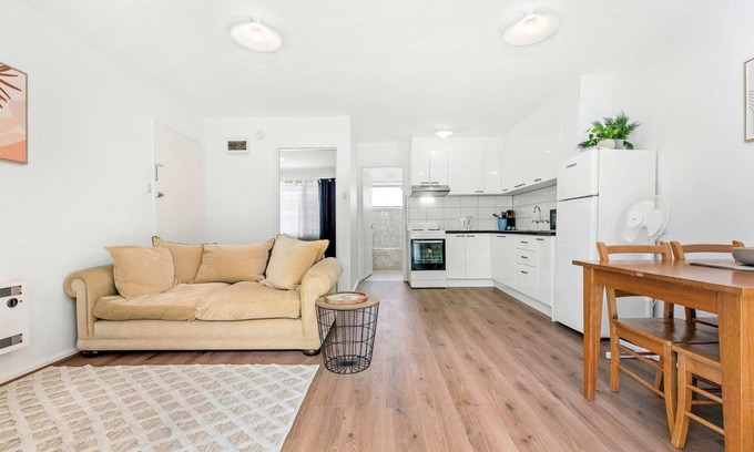 Glenroy Apartment | Spacious 1-Bedroom Apartment with Car Space
