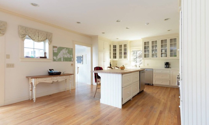 Edgartown House | Spacious 15-bedroom house with WiFi and AC in charming Edgartown