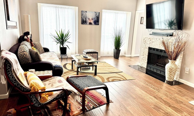 Far North Dallas Condo | Spacious 1BR+Office condo, GREAT LOCATION, great view, filled with natural light