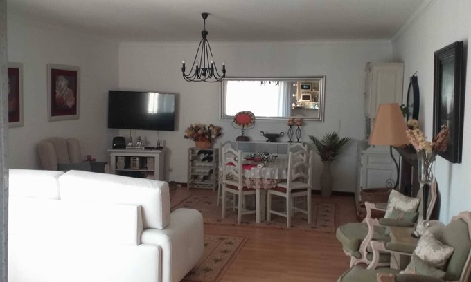 Portimao Apartment | SPACIOUS 2 BED & 2 BATH CLOSE TO FABULOUS BEACHES