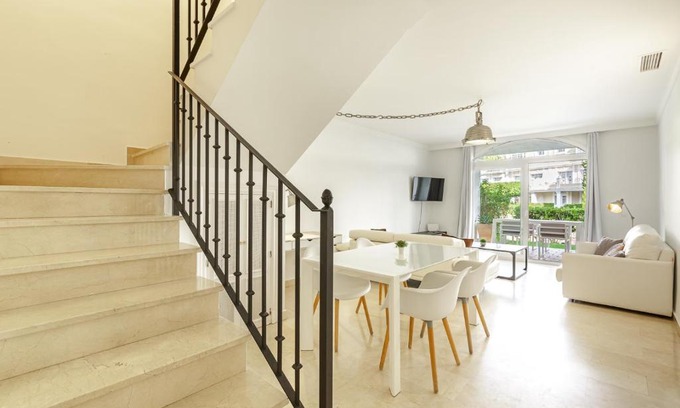 Marbella Apartment | Spacious 2 Bed Duplex in Aloha Gardens close to Puerto Banus