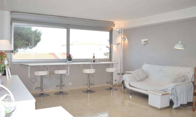 Banyuls-sur-Mer Apartment | Spacious 2-Bedroom Apartment, Sleeps 6, Close to Port and Nature Reserve, Parking, Washer/Dishwasher