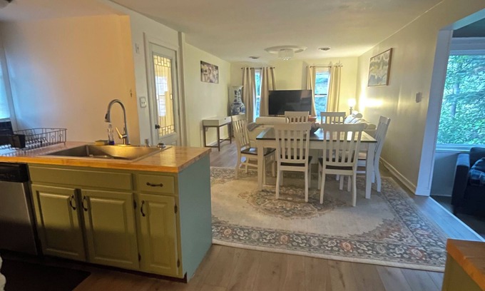 Utica Apartment | Spacious 2-bedroom apartment with AC, WiFi in Utica