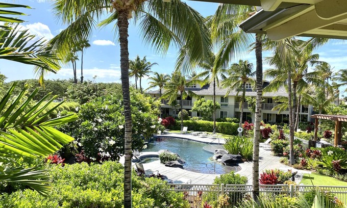 Waikoloa Condo | Spacious 2 bedroom Villa with large loft over Pool and Abay with amazing sunsets