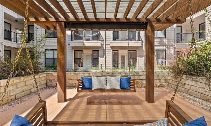 St. Edwards Apartment | Spacious 2B2B on South Congress, Pool & Gym