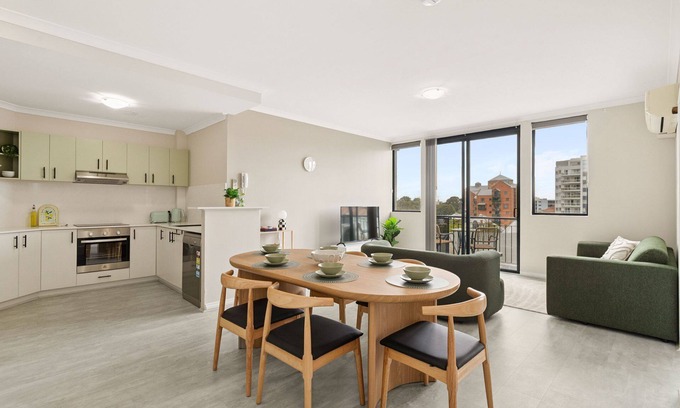 East Perth Apartment | Spacious 2BD 2BTH Apartment in East Perth - Close to OPTUS, WACA and CBD