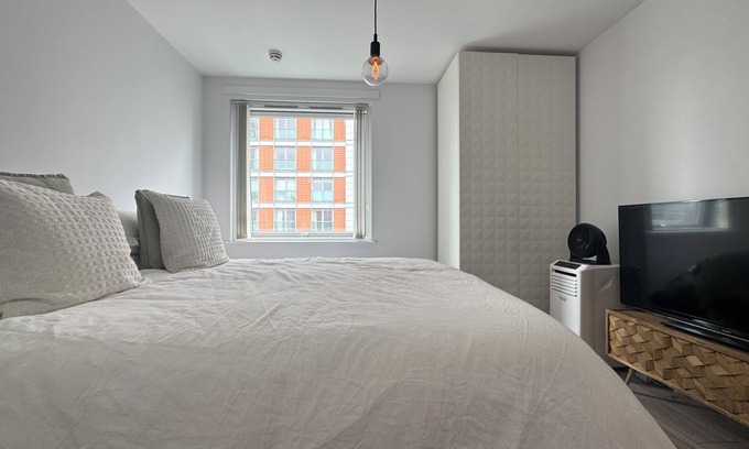 Canary Wharf Apartment | Spacious 2BD Flat By Docklands, Canary Wharf