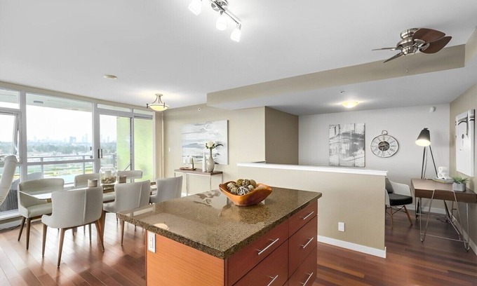 Burnaby Apartment | Spacious 2Bed/2Bath near Brentwood