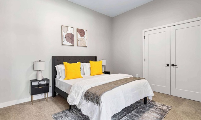 Downtown Cincinnati Apartment | Spacious 2BR CozySuites | OTR Downtown #07