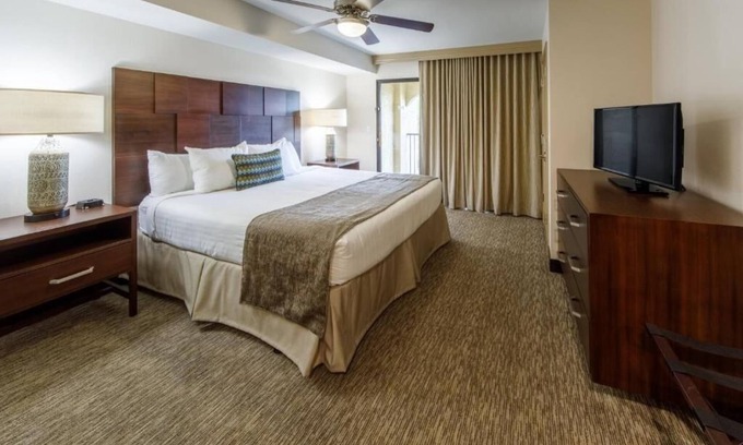North Scottsdale Hotel | Spacious 2BR Villa Perfect For Family Stay | Outdoor Pools and Free Parking