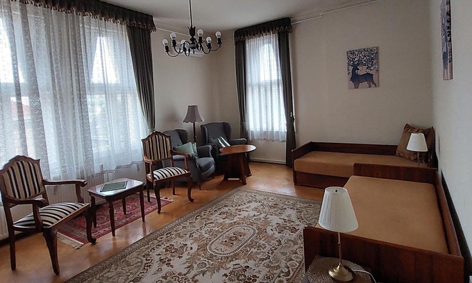Erzsebetvaros Apartment | Spacious 3 BDR apartment in the city center, 110 sqm, A/C, elevator, balcony
