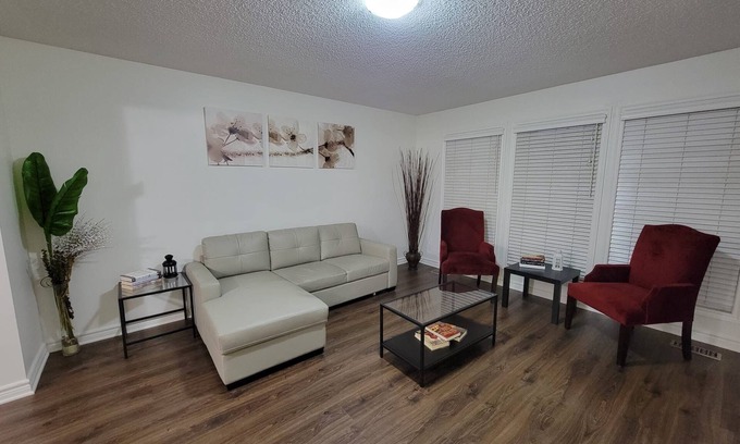 Guildford House | Spacious 3 bed 2 bath full house sleeps 13 Ground Level
