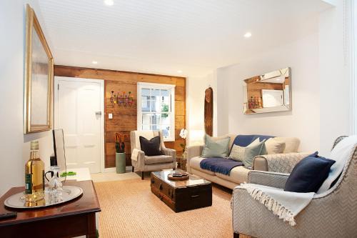 Balmain House | Spacious 3-Bed Family House with Courtyard