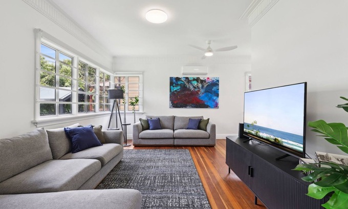 Morningside House | Spacious 3-Bed Home in Morningside with Backyard