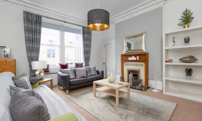 Marchmont Apartment | Spacious 3 bed home in Marchmont (Sleeps 6+2)