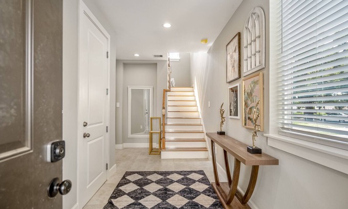 Riverside Terrace Bed & Breakfast | Spacious 3 Bed House near MD Anderson