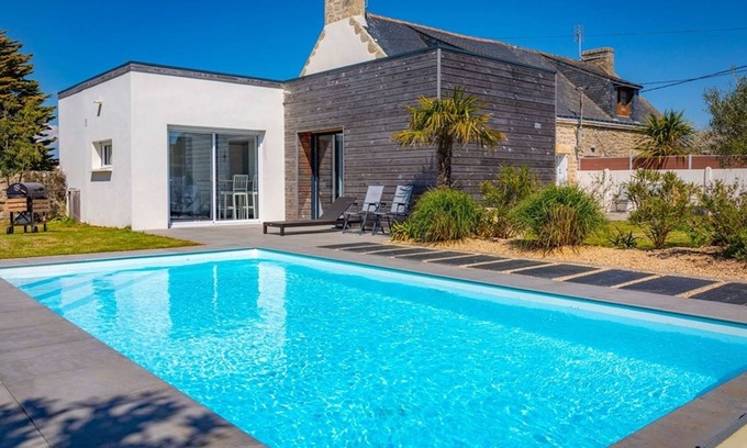 Erdeven House | Spacious 3-Bed House with Pool, Garden, WiFi, Near Beaches & Shops in Erdeven