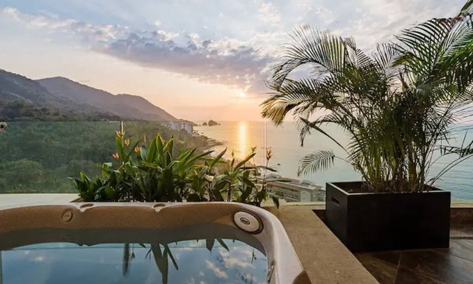 Puerto Vallarta Resort | Spacious 3 bedroom Ocean Front view Condo/8 guestnn