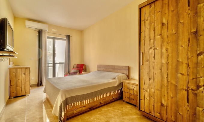 Marsalforn Apartment | Spacious 3-bedroom apartment near sea Marsalforn with AC, WiFi